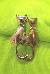 2 collares de diamantes de imitación entrelazados colas tono dorado/plateado de la firma gatos 2 3/4" de alto  - Imagen 1 de 5