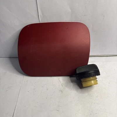 Tapa de la puerta del tanque de combustible roja (descolorida) OEM 77350-02070 Toyota Corolla 2009-2013 Foto 1 de 4