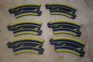 6 x Micro Scalextric 2020 nuovo stile curve angoli gara segni neri e gialli - Foto 1 di 5