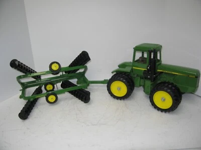 1/16 JOHN DEERE 8650 con JUEGO DE DISCOS PLEGABLES CENTRALES BLACK GANG 220 1982 de colección Foto 1 de 4
