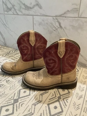Женские сапоги вестерн Ariat Fatbaby 8B коричневые розовые с вышивкой ковбойские 10026116 - Изображение 1 из 4