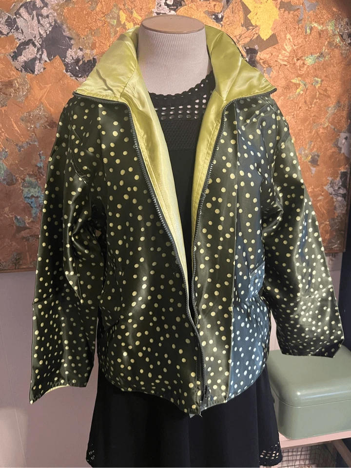 MycraPac-One Lime Green to Gteen Polka Dot Reversible Raincoat with Zip Away Hoo - Изображение 1 из 4