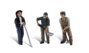 Woodland Scenics A2562 G Scale Rail Workers - Picture 1 of 4