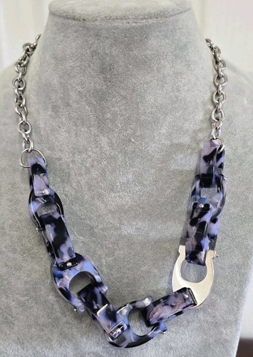 Collana Coach in acrilico grosso