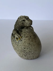 VINTAGE CUTE BABY DRAGON DINOSAUR HATCHING FROM EGG MINIATURE ORNAMENT - Picture 1 of 8