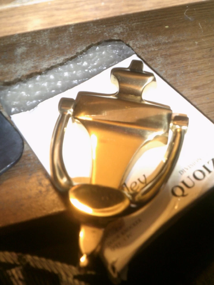 Llamador de puerta Quoizel dorado Foto 1 de 2