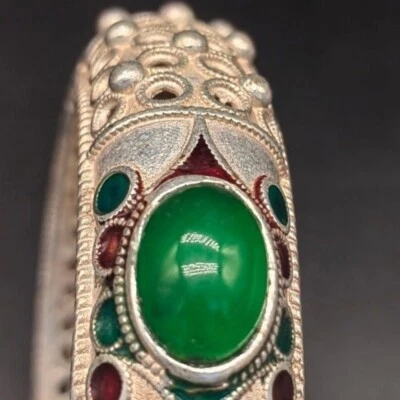 Pulseras hechas a mano antiguas chinas del Tíbet con incrustaciones de plata verdes Foto 1 de 4