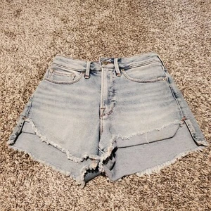 Good American Good Curve Cutoff Jean Shorts Light Blue Distressed 4/27 - Picture 1 of 4
