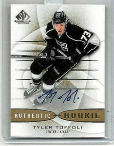 AUTÓGRAFO TYLER TOFFOLI 2013-14 SP JUEGO USADO AUTÉNTICO CERTIFICADO NOVATO - Imagen 1 de 1