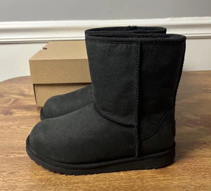 UGG Big Kid's Size 2 Classic Weather Short II Black Waterproof Boots 1019646K - Picture 1 of 8