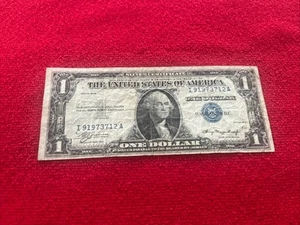 1935 One Dollar Bill • Plain Double Date Note • Well / Average Circ • I91973712A - Picture 1 of 2