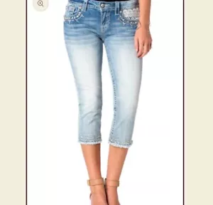 Miss Me Mid Rise Capri bestickt Nieten und weiß Schnürung Me Up Gr. 30 - Bild 1 von 15