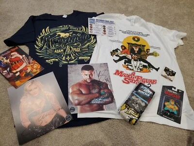 Caja de lucha libre profesional Holiday *COMPLETA* (Foley, Ultimo Dragon, página ahorcada) mediana Foto 1 de 4