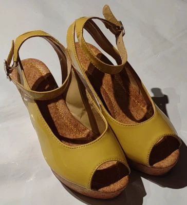 Womens Shoes Size 7 Gold Patent Leather Wedge Heel Sandals Pumps Ladies - Image 1 of 4