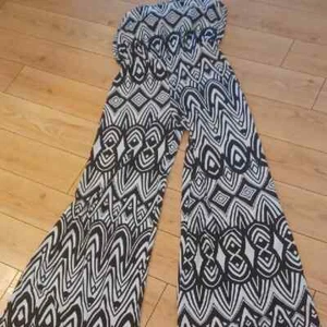 The Vintage Shop Ladies Strapless Jumpsuit Black White Wide Leg EUC Small - Picture 1 of 2