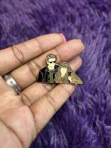 Edward Cullen und Bella Schwan Emaille Pin Twilight Fan Motto Pin für Rucksäcke - Bild 1 von 2