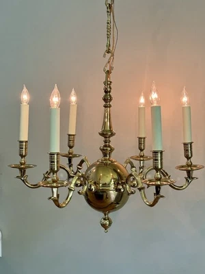 Virginia Metalcrafters Raleigh Tavern Brass Colonial Williamsburg Chandelier - Image 1 of 4