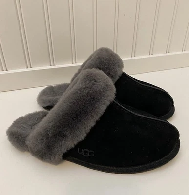UGG Scuffette II WOMEN’S UGG SLIPPERS, Black, size (7), Great Condition - Image 1 of 4