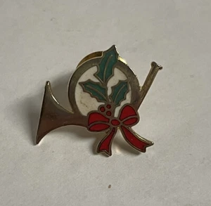 Christmas Horn Lapel Pin Hallmark Cards Metal Enamel Holly Red Bow Vintage - Picture 1 of 2