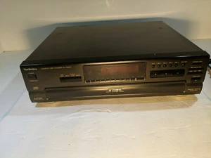 Technics Compact 5 Disc Changer SL - P D667 - Picture 1 of 7