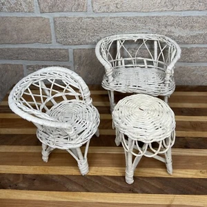 Juego de muebles de mimbre vintage de muñeca Barbie/Sindy de 3 piezas - sofá, silla y mesa - Imagen 1 de 14