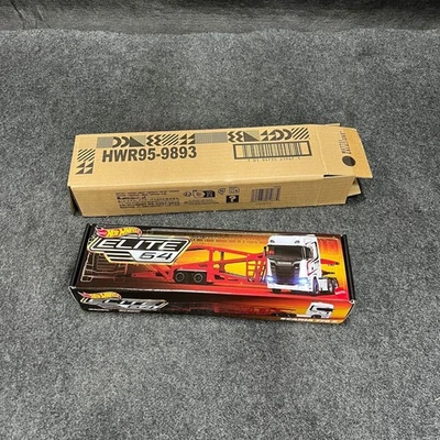 Remolque Mattel Hot Wheels Elite 64 Scania 770 S, rojo/blanco Foto 1 de 4