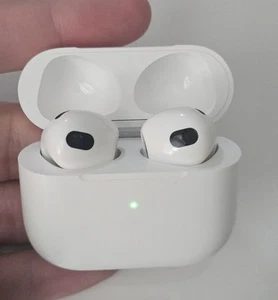 Apple AirPod Generation 3 With MagSafe Charging - Photo 1 sur 9