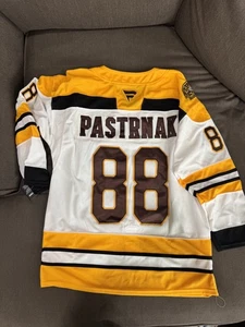 Camiseta deportiva alternativa David Pastrnak Boston Bruins marrón y amarillo para hombre talla grande - Imagen 1 de 8