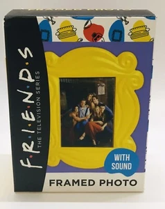 Nuevo con etiquetas Friends TV Show Marco Amarillo ¡Con Sonido! Mini estatuilla necesita pilas - Imagen 1 de 6