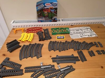 Thomas & Friends Thomas Tank TrackMaster Over-Under Tidmouth Bridge motorizado Foto 1 de 4