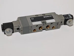 Bosch 0820035011 - Válvula de 5/3 vías con bobinas magnéticas - Imagen 1 de 4