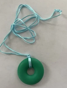Großhandel Menge 25 Silikon Halsketten Donut geformt Preise Handwerk Dekoration grün - Bild 1 von 3