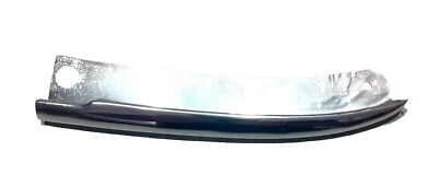 Corvair 1965 moldura de rueda cromada corta trasera derecha Monza o Corsa OEM Foto 1 de 4