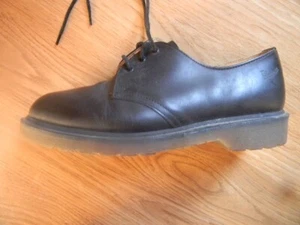 DR. MARTENS CASUAL SHOES MADE IN ENGLAND MEN SIZE UK 6 EXCELLENT CONDITION - Picture 1 of 5