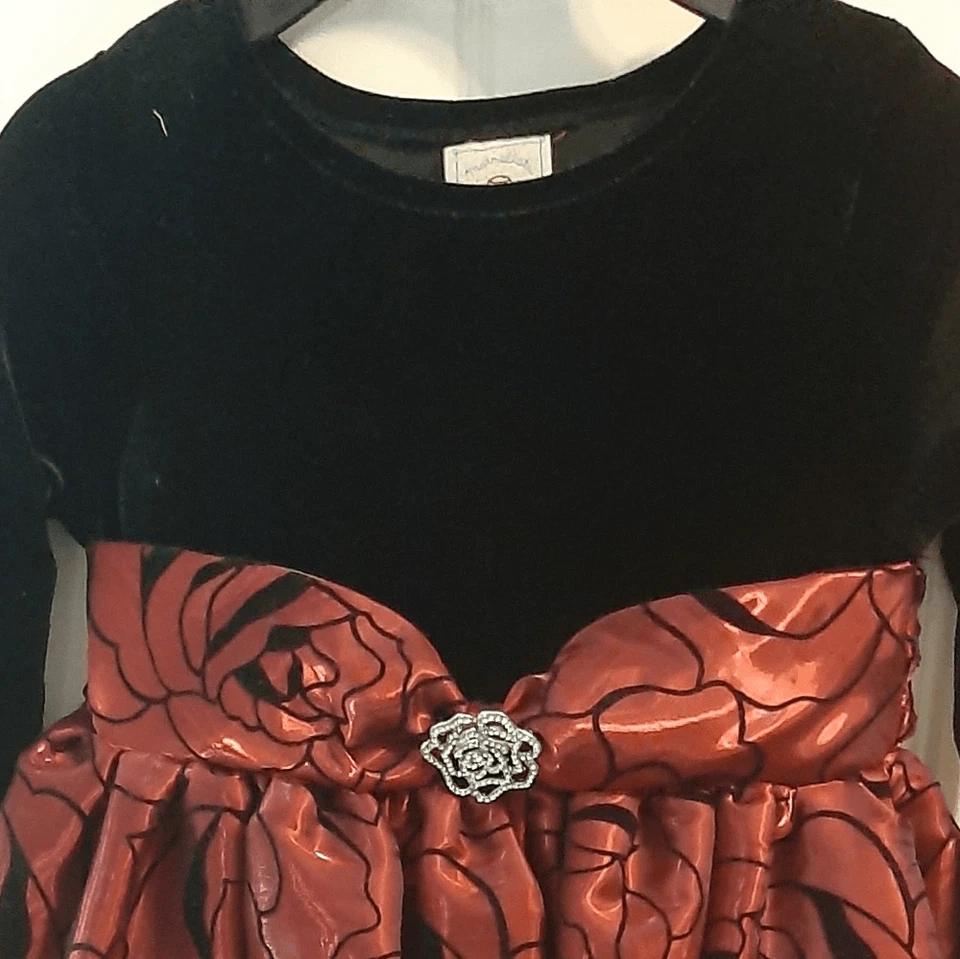 Christmas Holiday Dress in Black and Burgundy. SZ 5 - Image 1 of 4