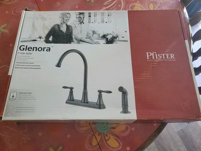 Grifo de cocina Pfister F-036-4GN Glenora de 2 manijas con rociador lateral bronce toscano  Foto 1 de 4