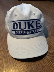 DE COLECCIÓN Duke Blue Devils Gorra Gorra Snap Back Blanco Barra Logo Baloncesto Hombres Años 90 - Imagen 1 de 8