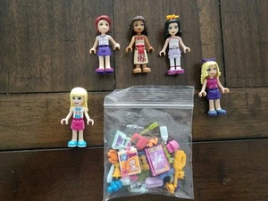 Lego Friends Minifiguren Mädchen Konvolut 5 Minifiguren mit Zubehör  - Bild 1 von 7