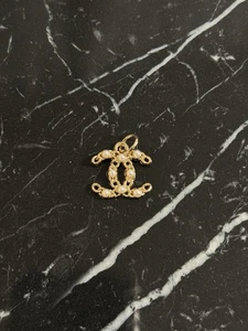 Charm tirette fermeture éclair métal clouté perle CHANEL - Photo 1/2