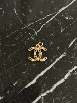 CHANEL Perla Tachonado Metal Cremallera Tirador Dije Foto 1 de 2