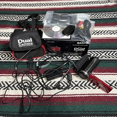 SANYO Xacti HandyCam Video & Still Camera Tested Working, Extra Battery, Mint - Image 1 of 4