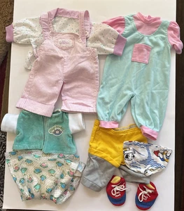Konvolut Vintage Cabbage Patch Puppenkleidung Windelschuhe - LESEN - Bild 1 von 9
