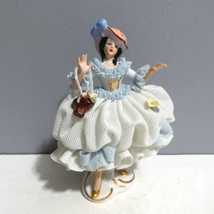 Figura de encaje Dresden Capodimonte mujer con cesta de flores - Imagen 1 de 14