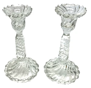 Paire de BOUGEOIRS anciens  en verre moulé - Picture 1 of 5