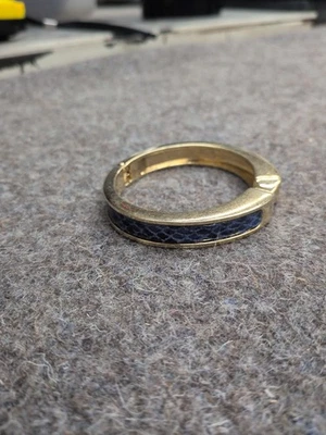 Pulsera Stella & Dot Bisagras Tono Dorado Azul Negro Cuero/Metal  Foto 1 de 4