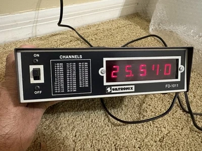 Contador de frecuencia Siltronix FD 1011 de colección enciende 40 canales Foto 1 de 4