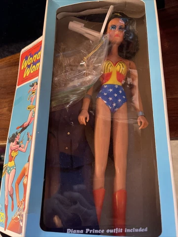 Vintage 1976 MEGO Wonder Woman Figure Doll Lynda Carter w/ Org Box - Navy Outfit Cover