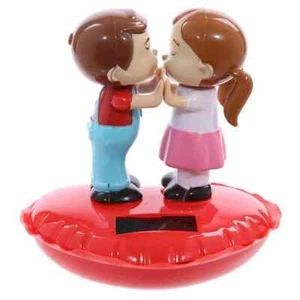 Cute Children Kissing on a Heart Solar Pad Novelty Solar Powered Moving Toy - Picture 1 of 4