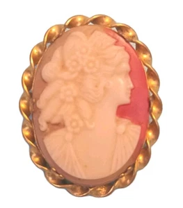 Vintage Cameo Pin Brooch Gold Tone Costume Estate Jewelry Ribbon Edge - Picture 1 of 5
