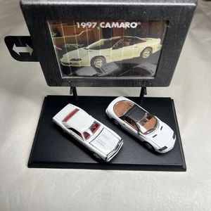 Johnny Lightning Yesterday And Today 1967 1997 Chevrolet Camaro Set 1:64 - Picture 1 of 8